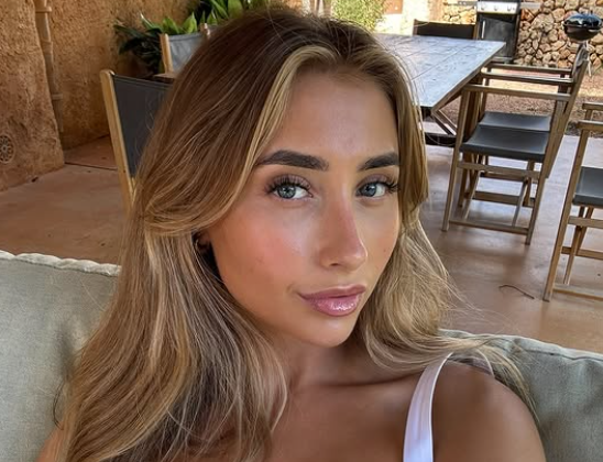 Lily Phillips lily-phillips-blue-page-only