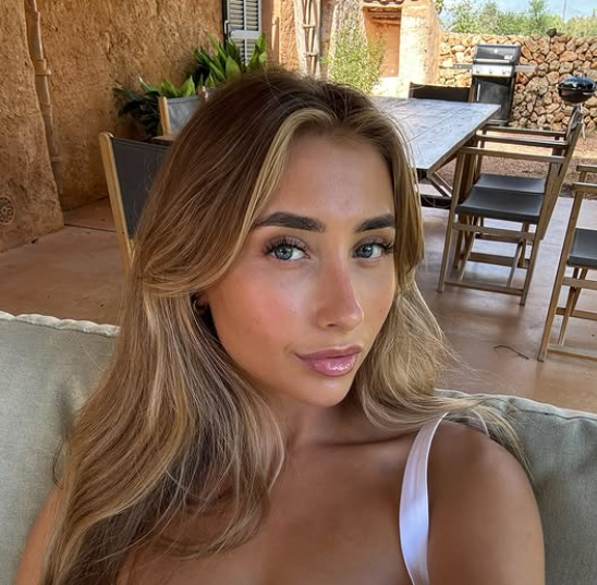 lily-phillips-blue-page-only