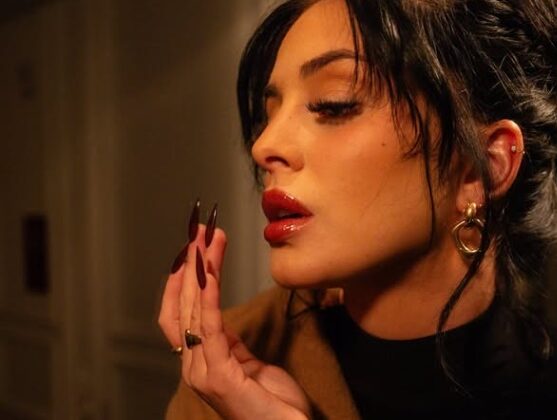 Camila Araujo Camila-Araujo-blue-fans-page