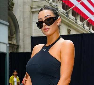 bianca-censori-blue-fans-page