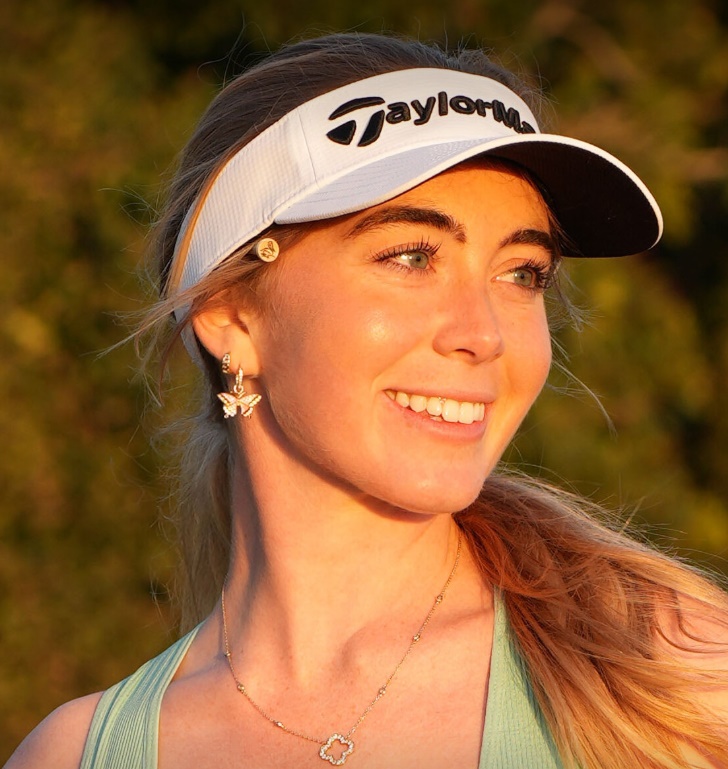 grace-charis-onlyfans-blue-fans-web