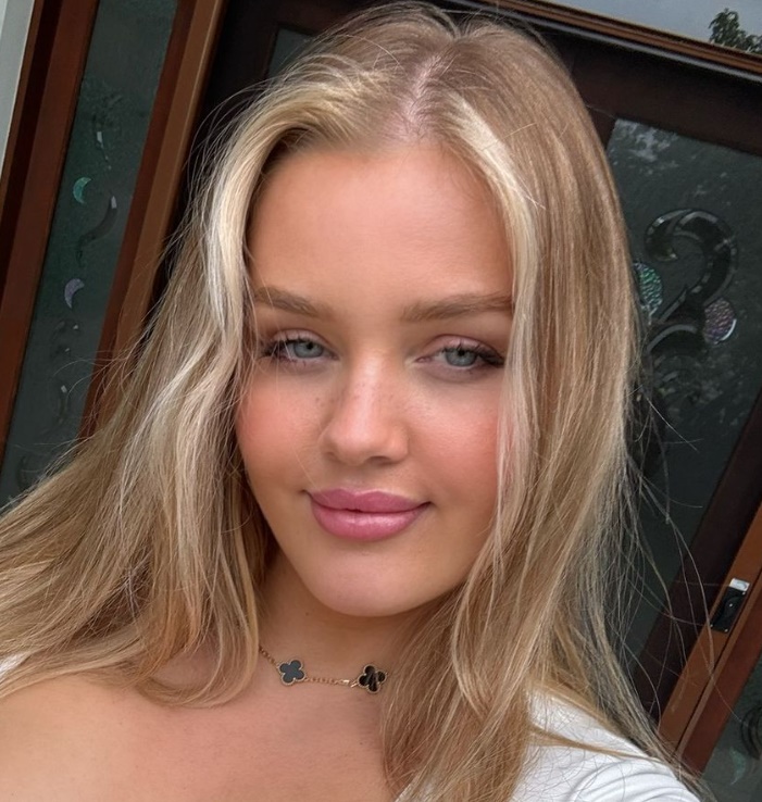 Blue-Eyed-Kayla-Jade-blue-fans-only