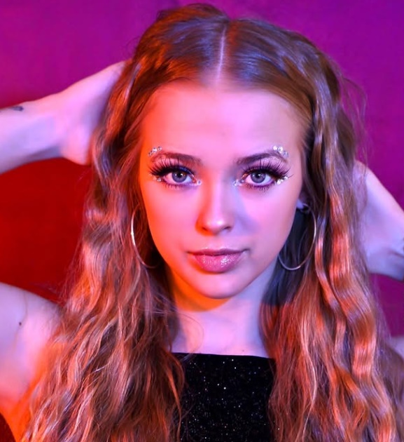 Julia-Filippo-my-blue-fans-page