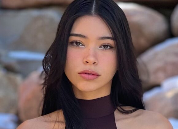 Aishah Sofey Aishah-Sofey-blue-fans-web