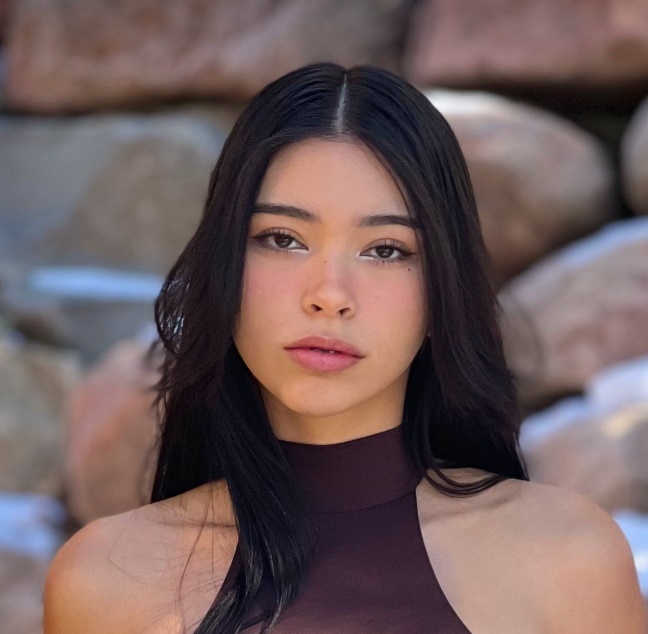 Aishah-Sofey-blue-fans-web